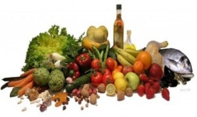 Ernährungstipps bei Brustkrebs Mediterrane Ernährung der 50er Die Hauptfettquelle ist Olivenöl. Mediterrane Ernährung enthält wenig gesättigte Fettsäuren.