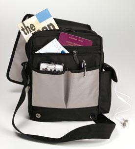 - Spacious zippered main compartment for wallet, camera, sunscreen, eyewear and more / geräumiges RV-Hauptfach für Brieftasche, Kamera, Sonnencreme,