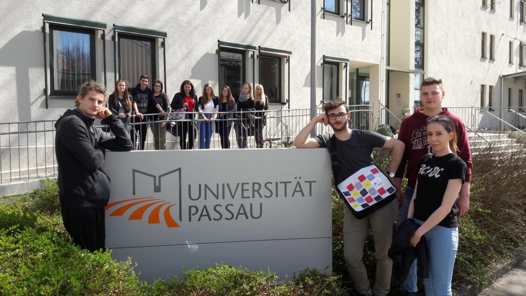 Studieren in der Dreiflüssestadt In der malerischen Dreiflüssestadt PASSAU verbrachten die kroatischen Abiturienten bei sommerlichen Temperaturen den letzten Tag ihrer spannenden und äußerst