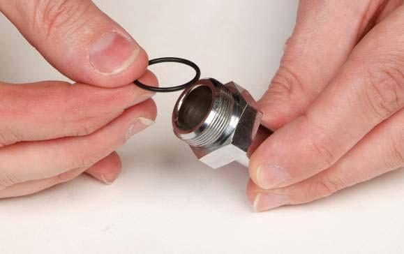 Montage DIN Schmieren Sie den O-Ring des DIN- Filtergehäuses und legen Sie ihn