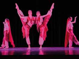 Seit September 2001 liegt die Leitung der Ballettklasse in den engagierten und erfahrenen Händen von Julia Stanescu-Siegmund, die seit vielen Jahren auch die Ballettklasse der Musikschule Senden