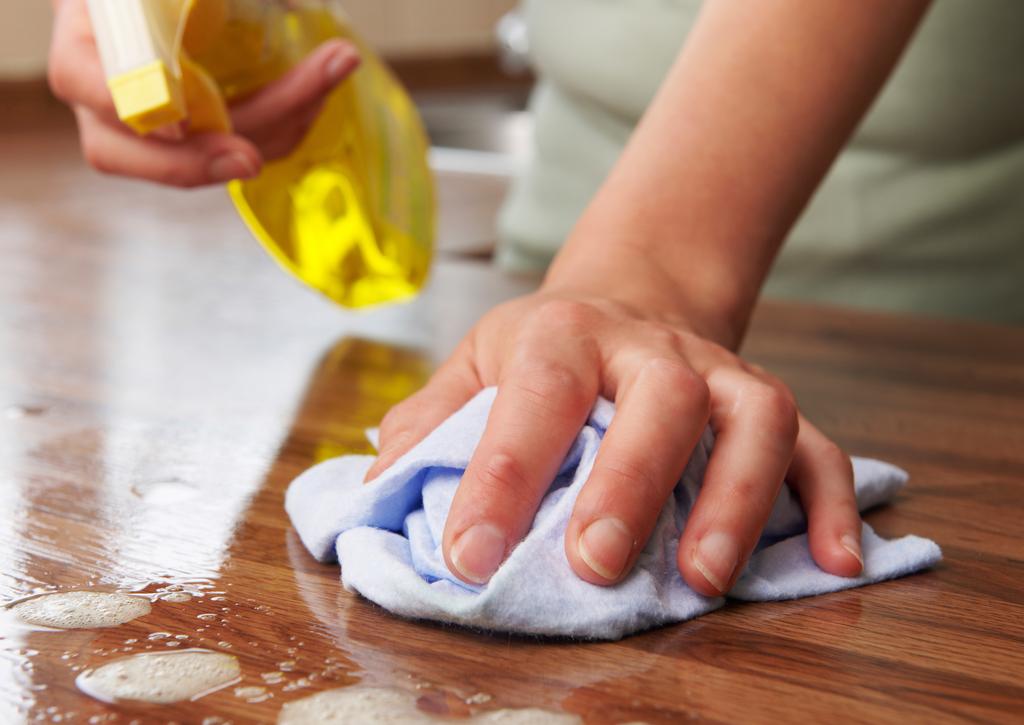 CLEANING CLEANING ÜBERLASSEN SIE DIE REINIGUNG DEN PROFIS Grosse Ereignisse stellen die Veranstalter vor einige Herausforderungen: Vieles will organisiert sein und Termine müssen eingehalten werden.