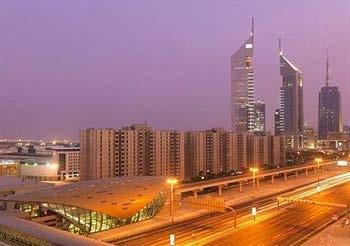 200m Einzelzimmer/Frühstück ab 147,00 Doppelzimmer/Frühstück ab 157,00 3Bett Appartment/Frühstück ab 248,00 4Bett Appartment/Frühstück ab 258,00 The H Hotel Dubai ***** Das exklusive Hotel liegt