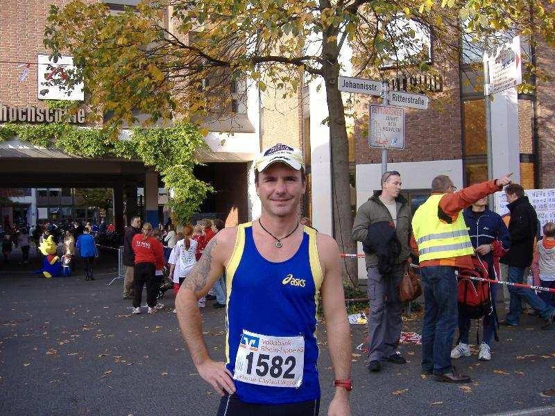 und belegte damit in seiner Altersklasse M 35 Platz 42. Etwas mehr Zeit benötigte sein Vereinskollege Günter Schittko (M 50), der den City Marathon 2009 in Wien in 4:00:52 Std. absolvierte.