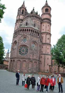 Den Anfang machte der Besuch der Dreifaltigkeitskirche, die erbaut wurde als Ausdruck eines Wormser Bekenntnisses zum Reformator.