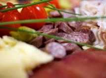 Fingerfood VIVA LA SVIZZERA Schweizer Fleisch alles andere ist Beilage Regionale Fleischplatte garniert Bündnerfleisch