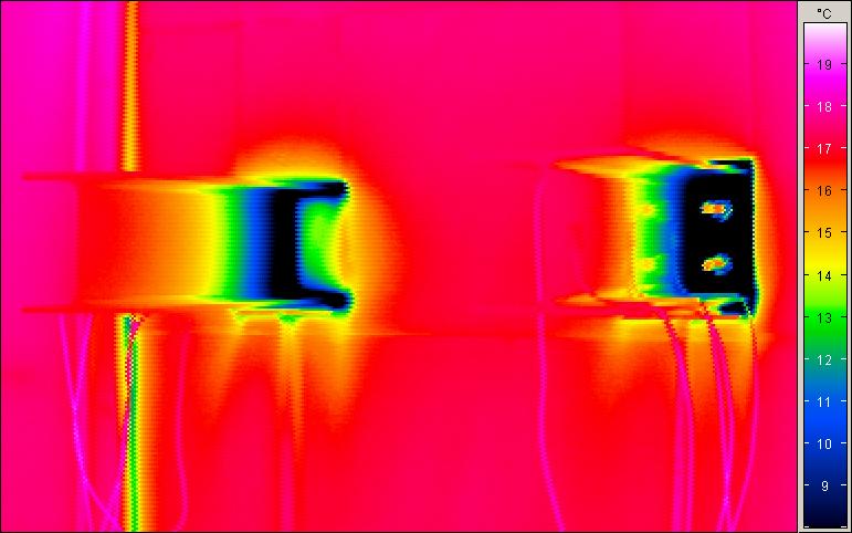 4.2.4.2 Thermografie und minimale Oberflächentemperaturen Durchlaufender Stahlträger HEA 220: Trennung mit Elastomer- Zwischenschicht: θ si,min = 3,4 C θ si,min = 5,6 C Bild 4.
