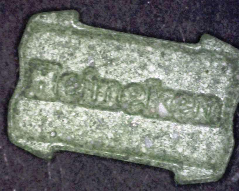 Inhaltsstoff: MDMA (113 mg) Logo: Heineken Rückseite: Bruchrille Farbe: grün Durchmesser: 12,3 mm Dicke: 5,1 mm