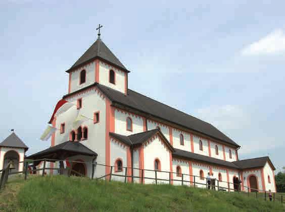 -Theresien-Gymnasium unter der Leitung der Priesterbruderschaft St. Pius. X.