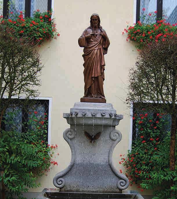 St. Anna Besonderes Schmuckstück ist die St.-Anna-Kapelle mit einem Altarbild der hl. Anna von Giovanni della Croce. Im 20.