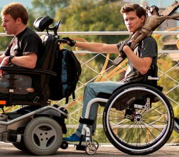 Jugendfilm B: Vielen Dank für Nichts D/CH 2013 FSK: 6 Jahre Empf.: 12 Jahre 95 Minuten Nach einem Snowboardunfall wird Valentin zum Rollstuhlfahrer und landet in einem Heim für Behinderte.