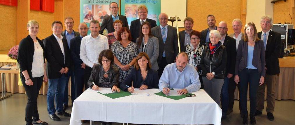 Bild: Die Kooperationspartner unterzeichneten 2015 eine gemeinsame Vereinbarung.