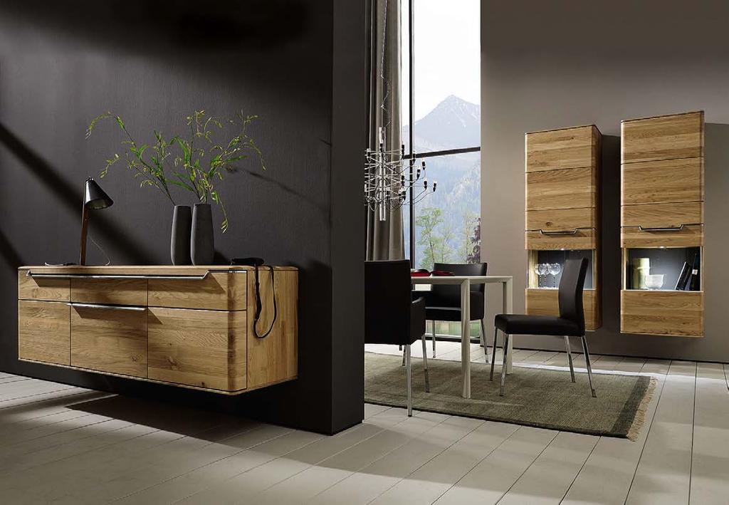 Zeitlose Qualität in modernem Design. Mit seiner klaren Formensprache überzeugt VEDUA im Wohnzimmer wie im Speisezimmer.