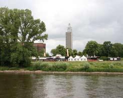 Viele Magdeburger nutzten das Familienfest für einen entspannten Sommernachmittag am Flussufer.