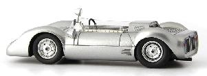 Bereits zu Beginn des Jahres 1935 weckte Maybach durch eine stilisierte Abbildung in Zeitschrifteninseraten das Interesse, auf der IAMA - Internationalen Automobil und Motorradausstellung 1935 wurde