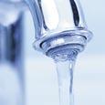 Stiftung Warentest: "Mineralwasser ist überbewertet" Stilles Mineralwasser kaufen oder einfach das Wasser aus dem Wasserhahn trinken?