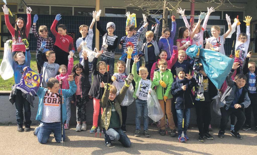 Seite 10 Dienstag, 25. April 2017 Saubere Leistung Kinder der Grundschulen St. Peter und Quint nahmen an zwei Tagen an Dreck-Weg-Aktion 2017 im Stadtteil Ehrang teil.
