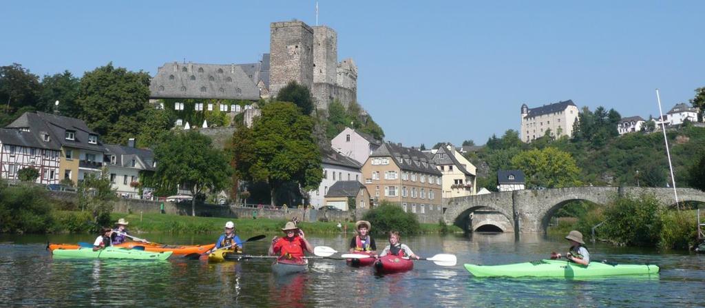 Wir paddeln im Freizeitsport aus reinem Spaß an der Sache, der Freude an der Herausforderung und dem gemeinsamen Miteinander. Jede Woche kommen wir im Training auf dem Altrhein zusammen.
