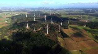 Text des Beitrags Flaute bei Windparks Warum Öko-Energie für Stadtwerke oft ein Verlustgeschäft ist Unser Wirtschaftsminister ist in seiner Begeisterung für die Windenergie schwer zu übertreffen: Ein