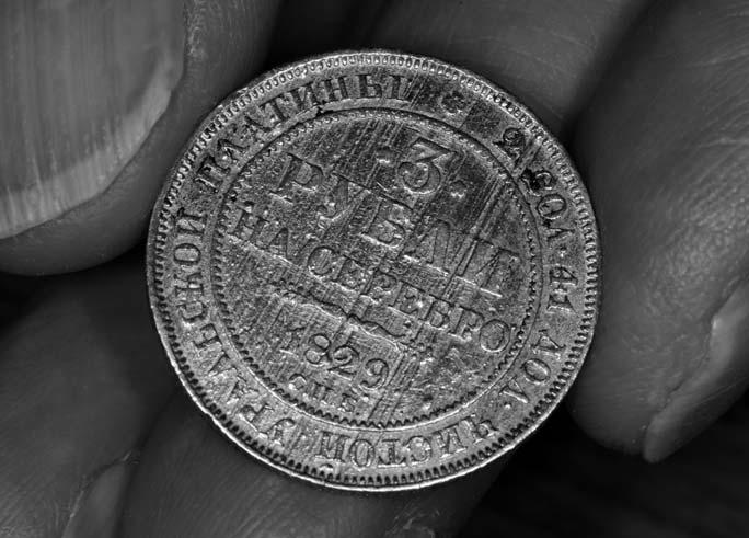 CANCRINIT DAS MINERAL MIT DEM NAMENSGEBER AUS DER REGION Abb. 15: 3-Rubel-Münze aus Platin von 1829 mit Spuren als Umlaufgeld.