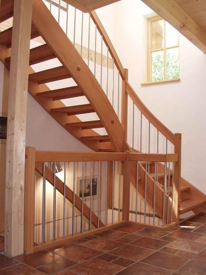 Geschosstreppe Treppe ¼ gewendelt aus Buche Wangen ca. 40 cm breit aus Buche Stufen ca.