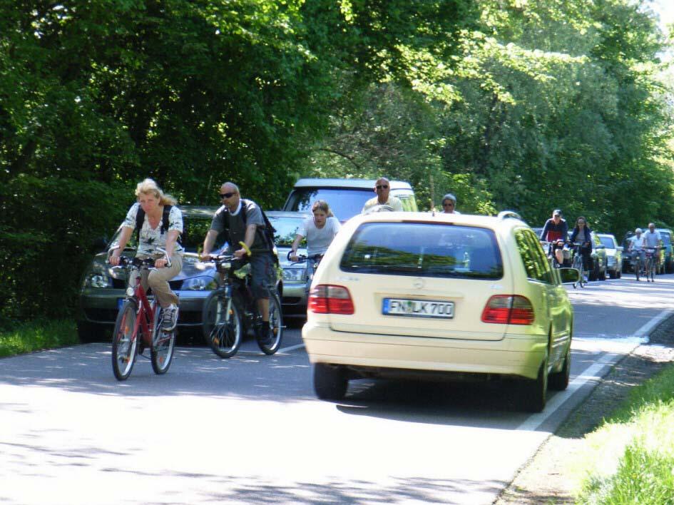 3) Lindauerstraße / Seewiesenstraße Auf der südlichen Zufahrt von der Lindauerstraße zur Seewiesenstraße in Richtung Eriskircher Ried wurden einseitige Kfz-Parkplätze eingerichtet (als