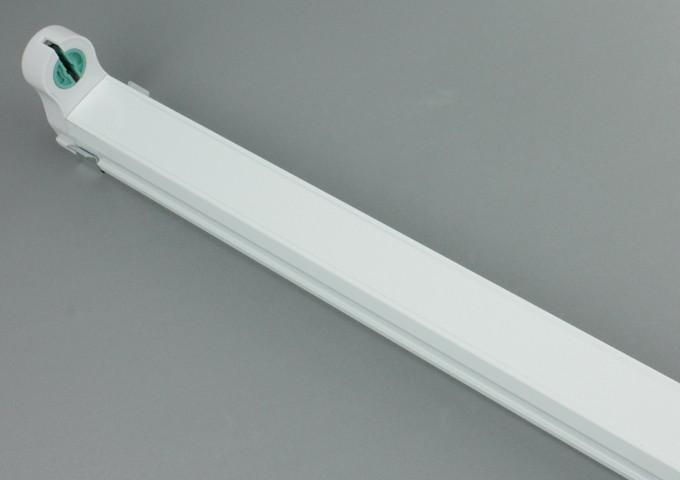 Befestigung für LED-Röhren mit Erdkabel 600mm / 900mm / 1200mm / 1500mm Die LED-Fassung ist in Kombination mit einer FENECON-LED- Röhre die optimale Lösung für Neuinstallationen.