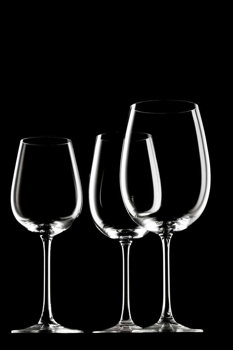 Hotel & Restaurant Service DIVINO GLASS DIVINO Thin bowl and stem, clear and functional aesthetically, and extremely resistant, these glasses are the ideal choice for connoisseurs and gourmands.