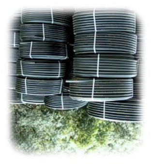 PE-ROHRE Polyetylen ist durch seine Eigenschaften eine äußerst effektive Alternative zu herkölichen Materialien wie Gusseisen, Stahl, usw. Die vielfältigen Verwendungsmöglichkeiten sind eine der spez.