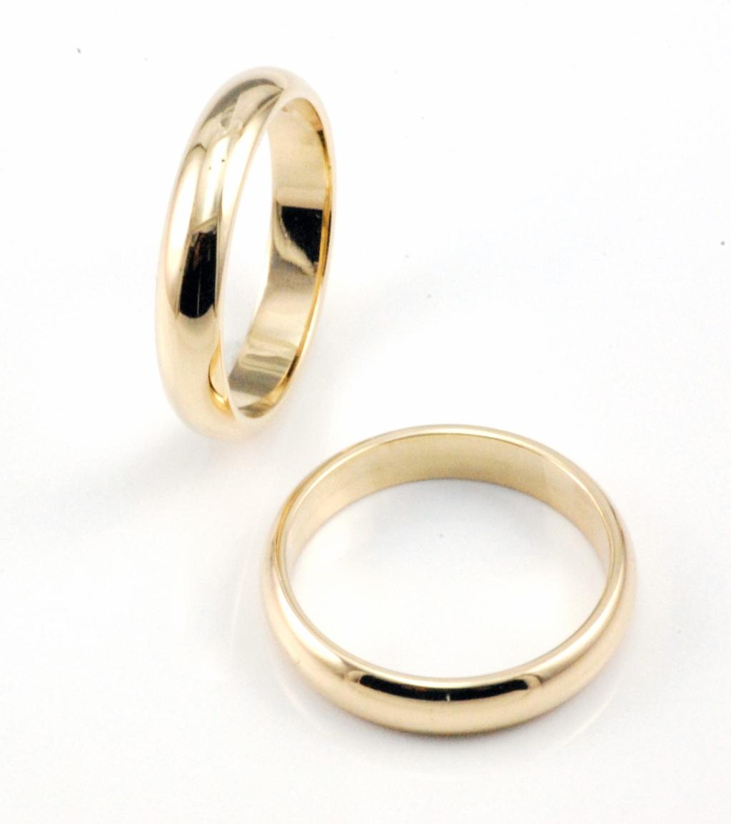 Eheringe Modell: Tradizionale (E.006) Rot-, oder Weißgold, matt oder glänzend) Breite/Gewicht je Ring: 3mm (3 Gr.), 4mm (5 Gr.