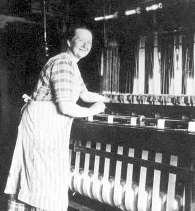 Hausweber (meist Männer) gab es noch bis 1966. Arbeitsordnung und Mitarbeiter der Färberei Sackermann in Murg 1897 4. Seidenstoffweberei, ab 1880 in Fabriken und als Heimarbeit.