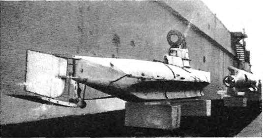 Das erste dieser Boote war ein Einmann-Unterseeboot, der»biber«, der 9 m lang war und eine Wasserverdrängung von nur 6,3 t