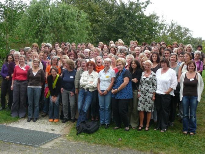 4. Vernetzung und Kooperation Koordinierungsarbeit für die Landesarbeitsgemeinschaft der rheinland-pfälzischen Frauennotrufe Der Frauennotruf Mainz ist seit 2006 offiziell Koordinierungsstelle der
