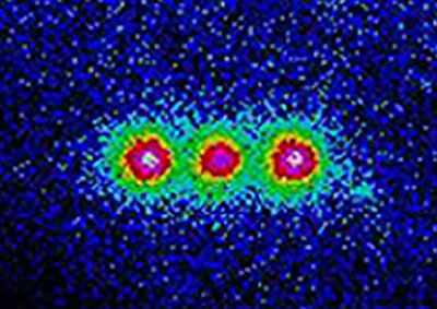 Ionenfalle Ionen unter Vakuum und tiefen Temperaturen in elektro-magnetischem Feld