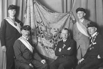Vorsitzende Bis 1901 waren die Chorleiter Flender und Becker auch Vorsitzende des Vereins.