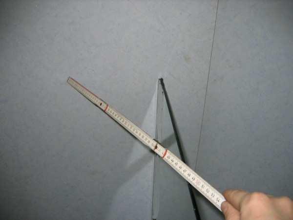 1/3 der gemessenen Länge, ausgehend von der Vorderkante der Scheibe abmessen und Position auf der Scheibe
