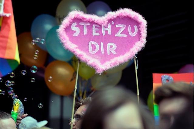 Migrationspolitische Aktualitäten Juni 2017 I Seite 11 Asylpolitik Stadt Zürich Stadt Zürich soll sich für LGBT-Flüchtlinge einsetzen Ein Postulat verlangt vom Stadtrat, zu prüfen, wie man nicht