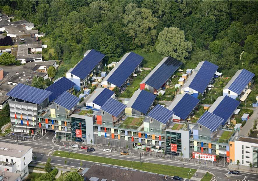 1. Einleitung Mit der Umsetzung der Solarsiedlung in Freiburg ist ein innovatives Projekt mit einer visionären Idee Wirklichkeit geworden. Auf 11.