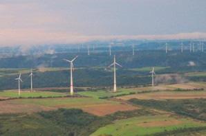 Windenergie Beispiel Windpark Waldrach 2003: sechs Windräder jeweils 0,6 Megawatt (600 Kilowatt). Maschinengondeln in 78 Metern Höhe Rotorblätter erreichen 99,5 Meter Höhe.