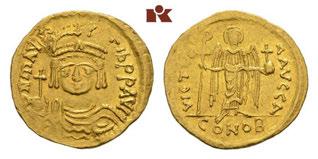 Prägeschwächen, sehr schön 1 Exemplar der Gitbud & Naumann 35, München 2015, Nr. 792. 262 Tiberius II. Constantinus, 578-582. AV-Solidus, 579/582, Constantinopolis, 8. Offizin; 4,4 g.