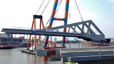 Das Studium Vertiefungsrichtungen Baubetrieb konstruktiver Ingenieurbau Neubau der Rethebrücke als Klappbrücke im Hamburger Hafen 25 von 45 Prof. Dr.-Ing.