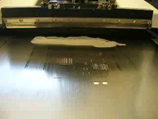 Rollverhalten der Paste Schablone: 150 µm laser cut 10% red.