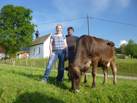 Familie Herbert und Veronika Adelgoß Altstädten (Landkreis Oberallgäu) Zuchtziel: Gesunde und langlebige Kühe 55 Kühe mit Nachzucht Leistung: 8982 kg Milch 4,61 Fett 3,47 Eiweiß Herdenalter: 5,6