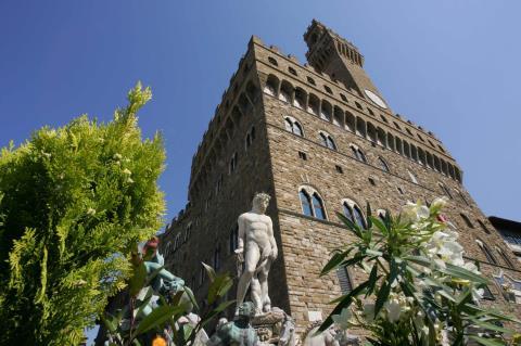 .. Unser Hotel 4* ist sehr zentral gelegen, wenige Schritte von dem berühmten Platz San Giovanni.