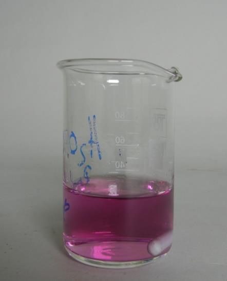 Lehrerversuch Bestimmung des Calciumgehalts verschiedener Wasserproben durch Komplexometrie Beobachtung: Im Verlauf der Titration verfärbt sich die Wasserproben-Lösung von lila zu blau (Abb. 2).