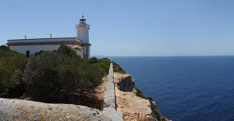 WOCHENENDPLAN Entfliehen Sie der Arbeitsroutine und genießen Sie ein sonniges Wochenende auf der schönen Insel Mallorca.