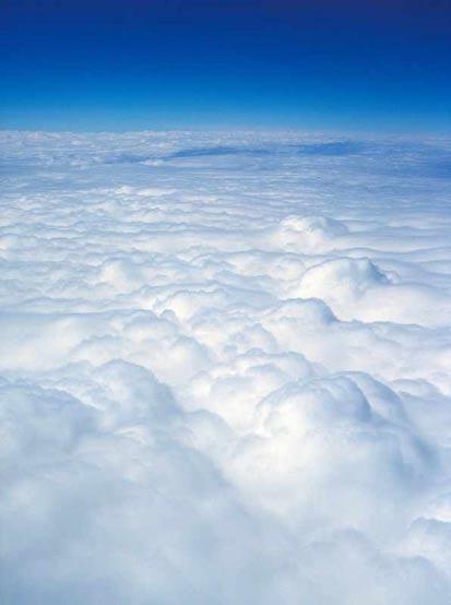 Blick auf eine Wolkendecke aus 10000m Höhe