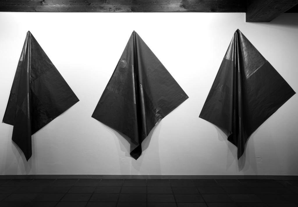 Niemandsland, Graphitpapier, je 190 x 160 cm, 2012