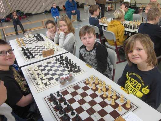 Schule I Neuigkeiten aus der Grundschule n der Grundschule Moos hat sich wieder einiges getan: Zunächst gibt es erfreuliche Erfolge im Schach.