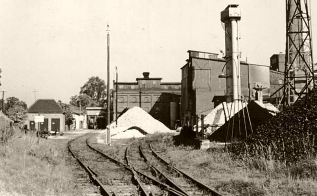 Regelspur Bis zur Stationserweiterung in Richtung Krone (1904/06) begann das Dreischienengleis inmitten des damaligen Güterbahnhofes.